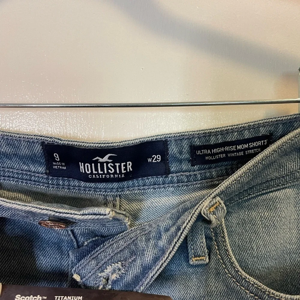 Hollister Vintage Stretch Ultra High Rise Mom Shorts Button Fly Light Wash W29